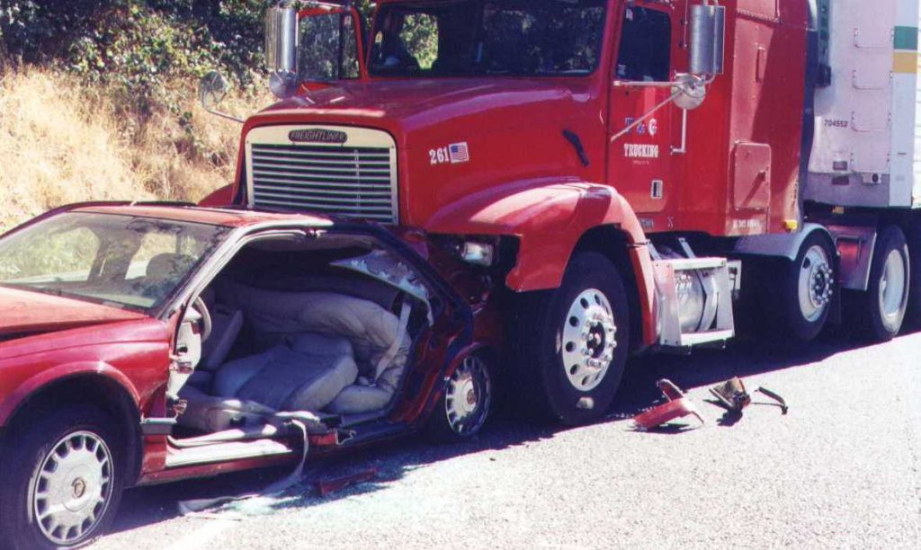 El Mejor Bufete Legal de Abogados de Accidentes de Semi Camión, Abogados Para Demandas de Accidentes de Camiones Duarte California